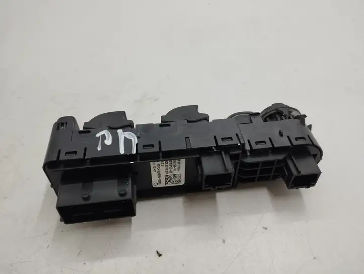 Citroen C5 Aircross (2017 - ) 98319761 Кнопка стеклоподъемников — фото 3