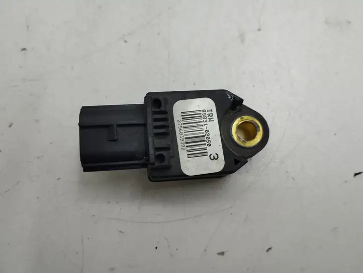 Toyota Corolla E120 E130 (2004 - 2007) 8983102050 Датчик удара SRS — фото 1