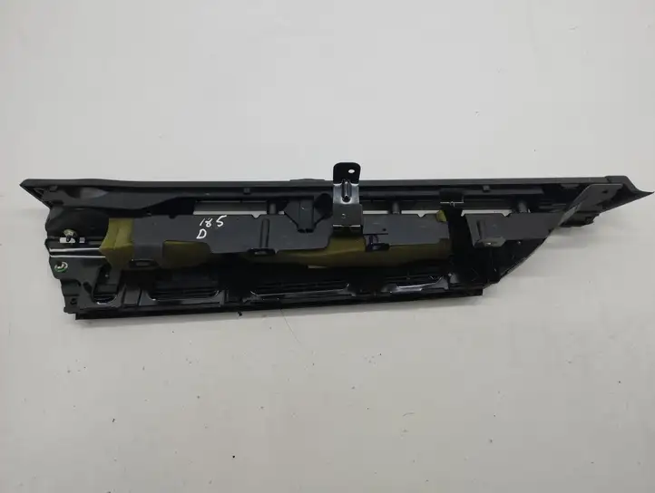 Mercedes-Benz C W204 (2007 - 2014) 9918008039 Держатель шторки — фото 2