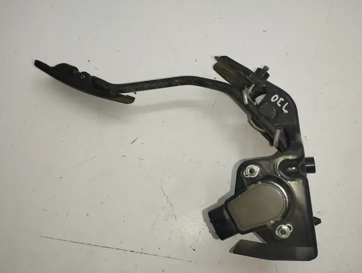 Toyota Corolla Verso AR10 (2004 - 2009) 7811135030 Педаль акселератора — фото 1