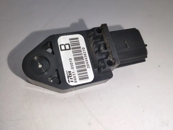 Toyota Corolla Verso AR10 (2004 - 2009) 8983105010 Датчик удара SRS — фото 1