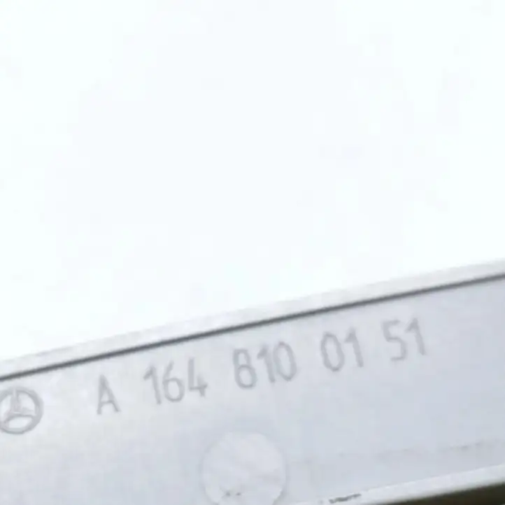 Mercedes-Benz ML W164 (2005 - 2011) A1648100151 Потолочная ручка задняя — фото 6