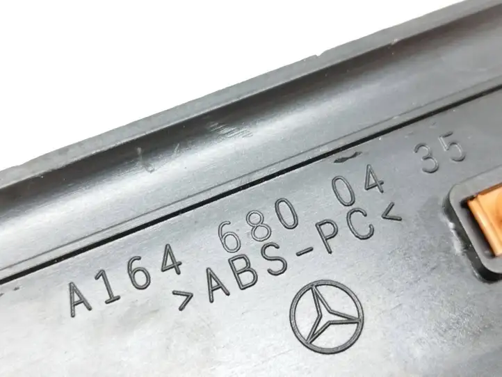 Mercedes-Benz GL X164 (2006 - 2012) A1646800435 Внутренняя отделка переднего порога — фото 7