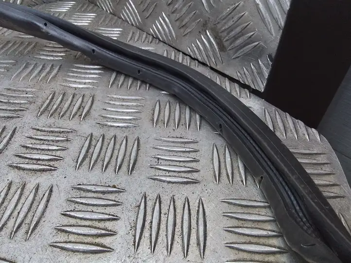 Lexus RX 450h (2015 - 2019)   Уплотнительная резина (на кузове)