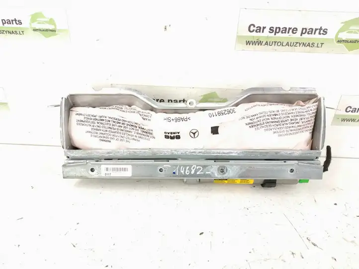 Mercedes-Benz C W204 (2007 - 2014) Коленная подушка безопасности — фото 1