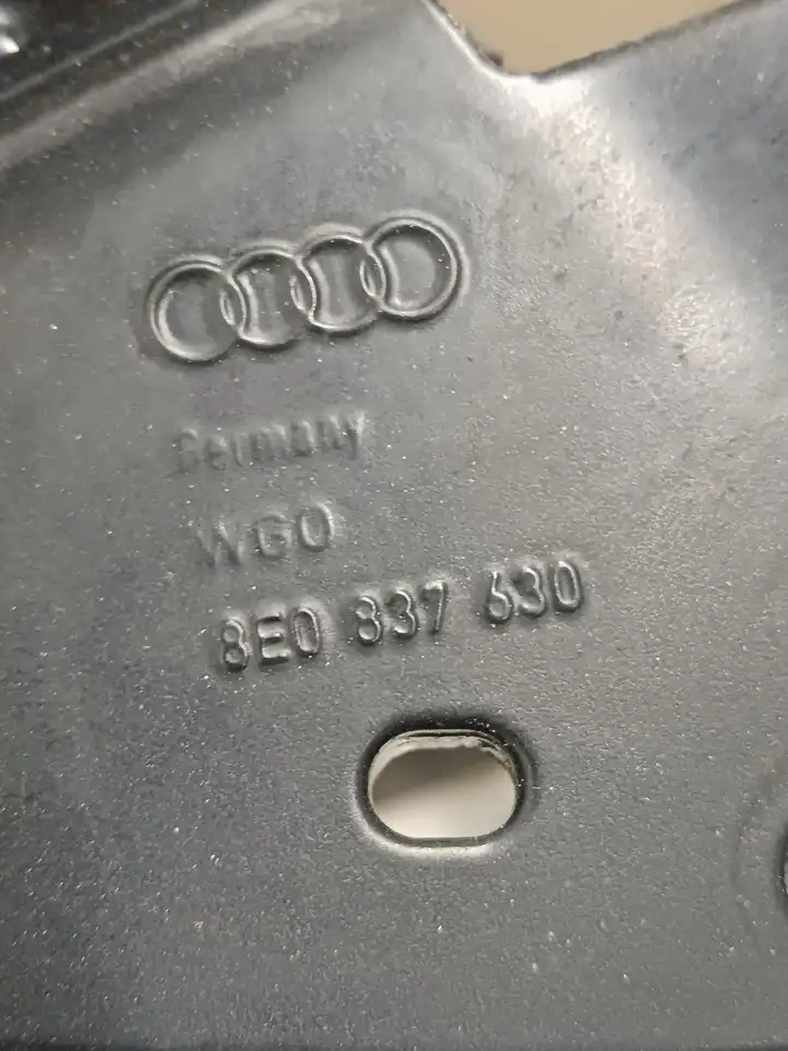 Audi A4 S4 B6 8E 8H (2000 - 2006) 8E0837630 Рамка стекла передней двери — фото 2