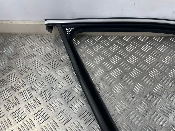 Volkswagen PASSAT B8 (2015 - ) 3G0837432C Уплотнитель стекла передней двери — фото 3