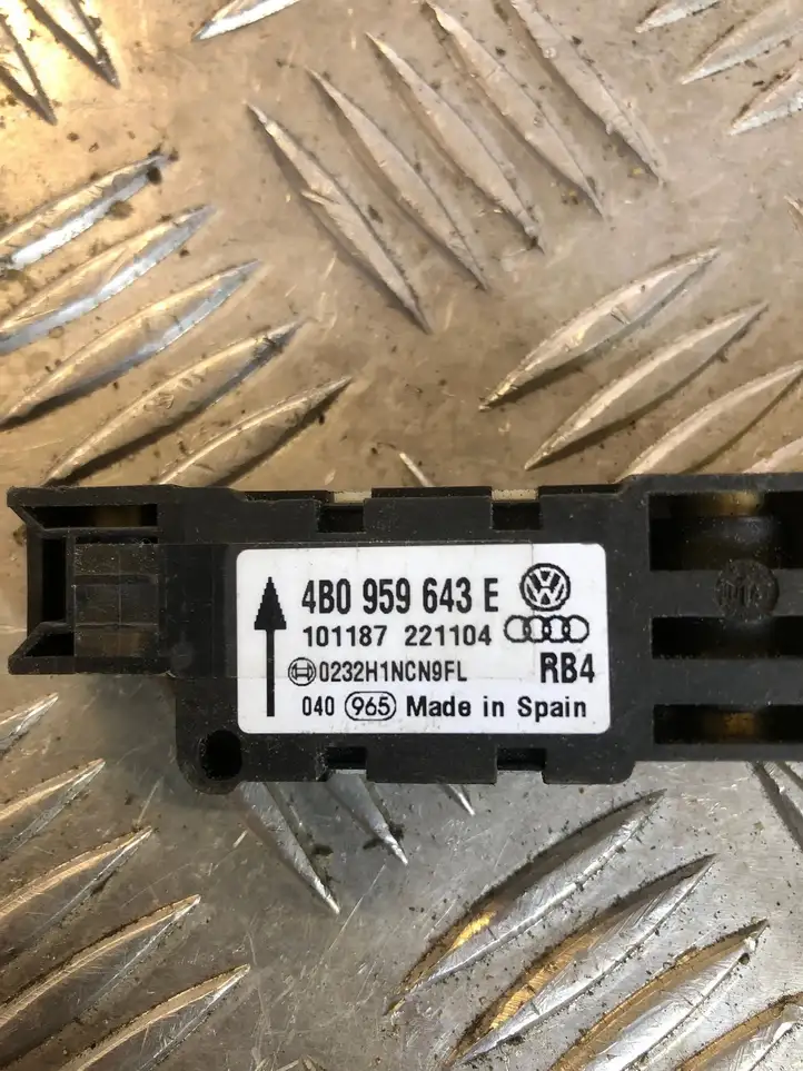Volkswagen Touareg I (2002 - 2010) 4B0959643E Датчик удара SRS — фото 3