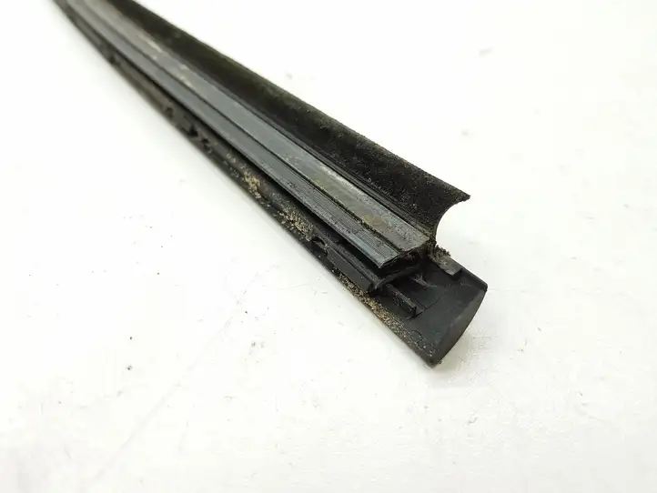 Opel Astra G (1998 - 2004) LH009153529 Накладка стекла передней двери — фото 3