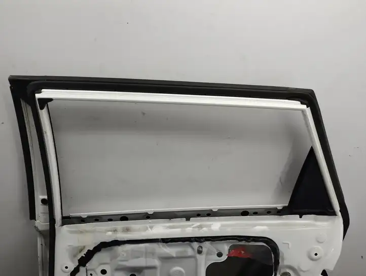 Toyota Auris E180 (2012 - 2018) Задняя дверь — фото 3