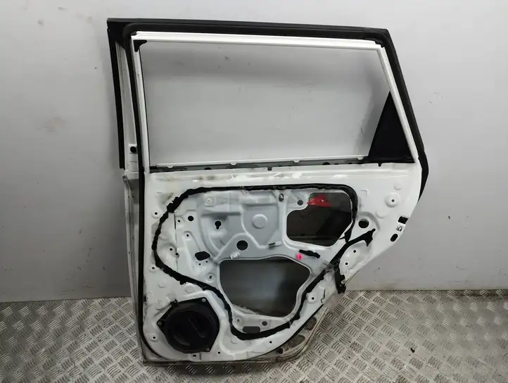 Toyota Auris E180 (2012 - 2018) Задняя дверь — фото 4