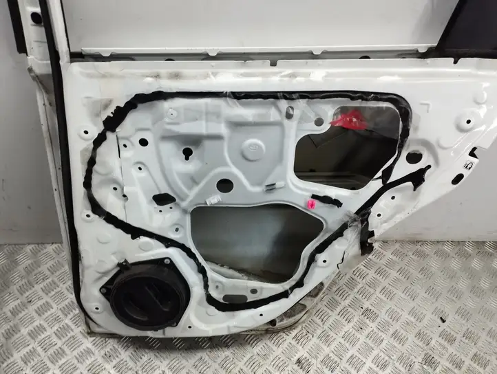 Toyota Auris E180 (2012 - 2018) Задняя дверь — фото 8