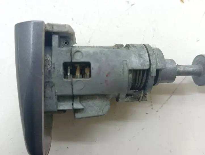 Citroen C-Crosser (2007 - 2013) Замок двери передней — фото 5