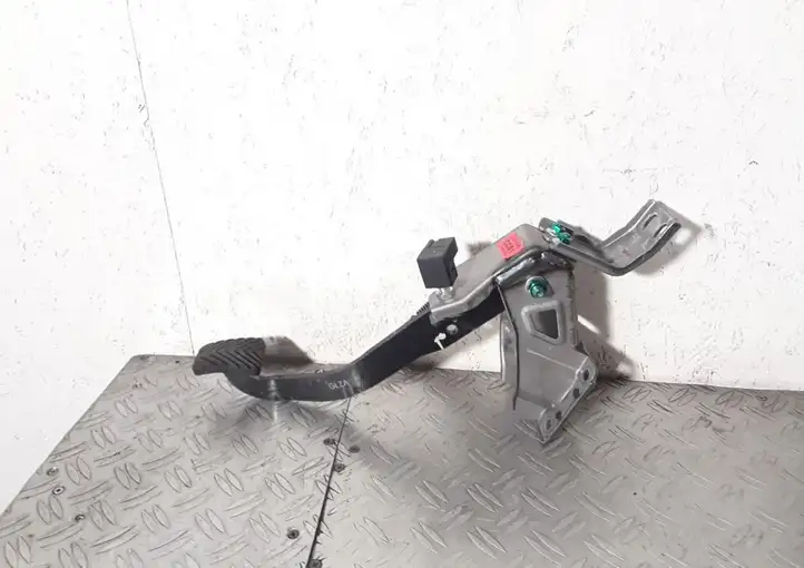 Hyundai i20 (PB PBT) (2008 - 2012) 328001J100 Тормозная педаль — фото 3