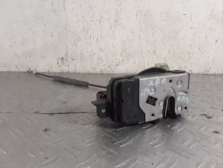 Opel Zafira (2003 - 2006)  4148209 Замок передней двери