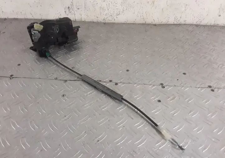 Opel Zafira (2003 - 2006)  4148209 Замок передней двери