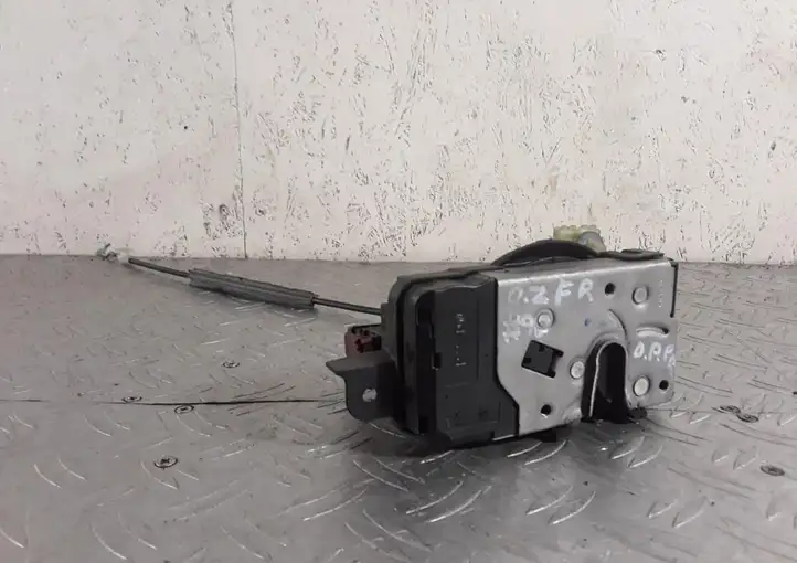 Opel Zafira (2003 - 2006)  4148209 Замок передней двери