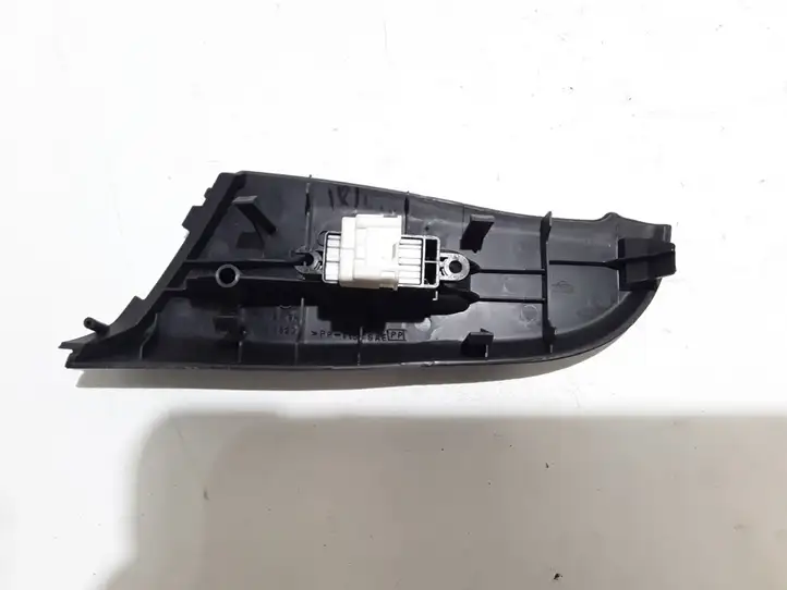 Nissan Almera N16 (2000 - 2010) Кнопка стеклоподъемников — фото 3