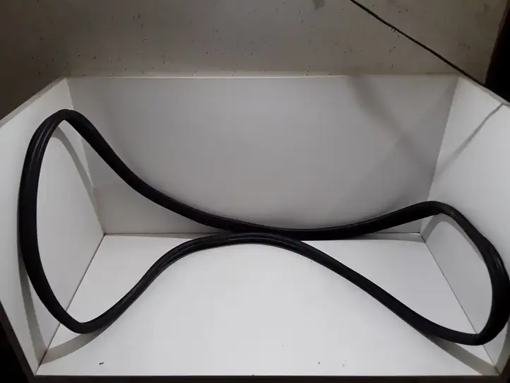 Land Rover Range Rover Sport (2005 - 2009)  CFE000771 Уплотнительная резина (на кузове)