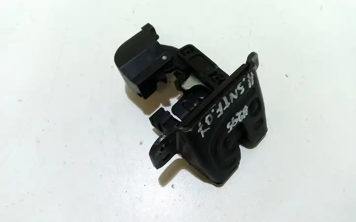 Hyundai Santa Fe (2005 - 2009)  812302B000 Замок багажника