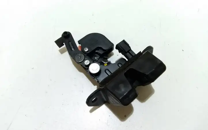 Hyundai Santa Fe (2005 - 2009)  812302B000 Замок багажника