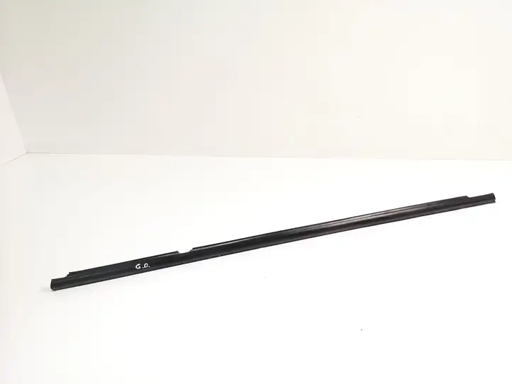 Toyota Avensis T220 (2000 - 2003) Накладка стекла задней двери — фото 1