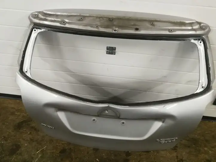 Toyota Verso (2009 - 2012) Крышка багажника — фото 1