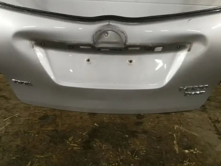 Toyota Verso (2009 - 2012) Крышка багажника — фото 2