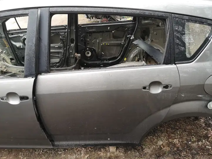 Toyota Corolla Verso AR10 (2004 - 2009) Задняя дверь — фото 1