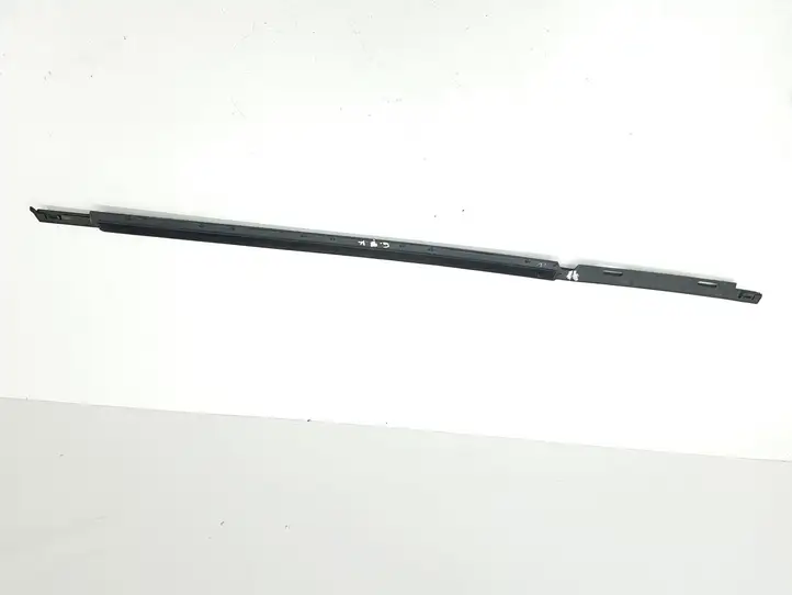 Citroen C4 Grand Picasso (2013 - 2016) 9677299380 Накладка стекла задней двери — фото 4