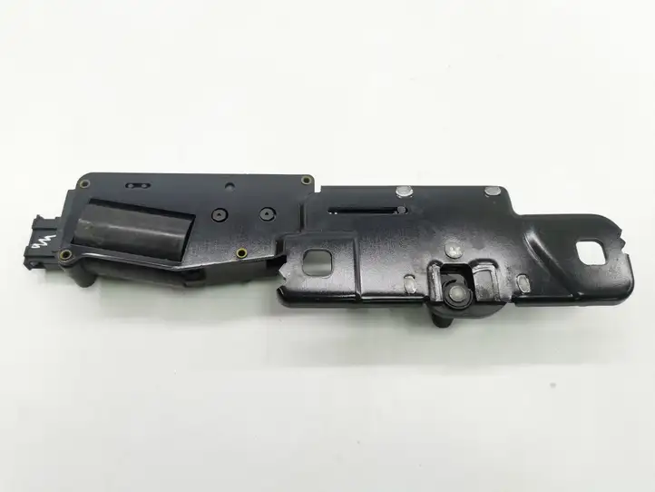 Audi A7 (2010 - 2014)  4H0827383 Притягиватель задней крышки