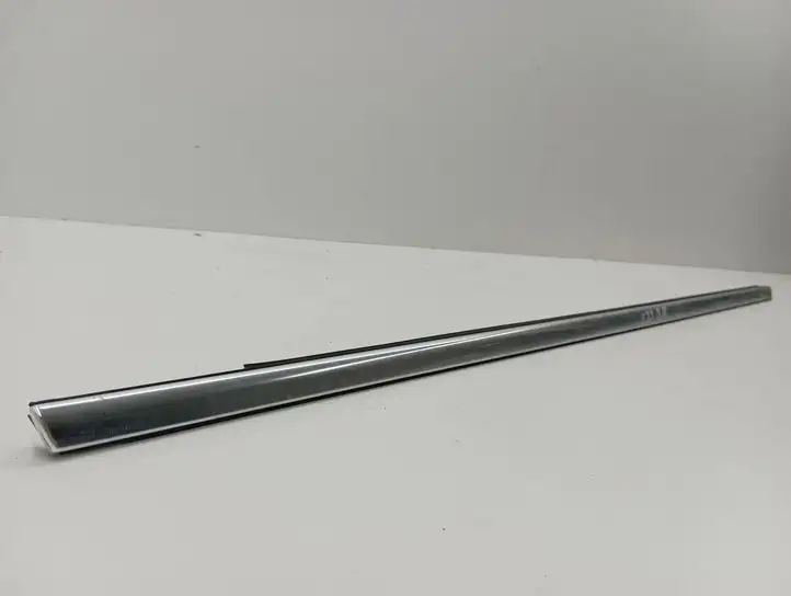 Volvo S60 (2010 - 2013) Накладка стекла задней двери — фото 2