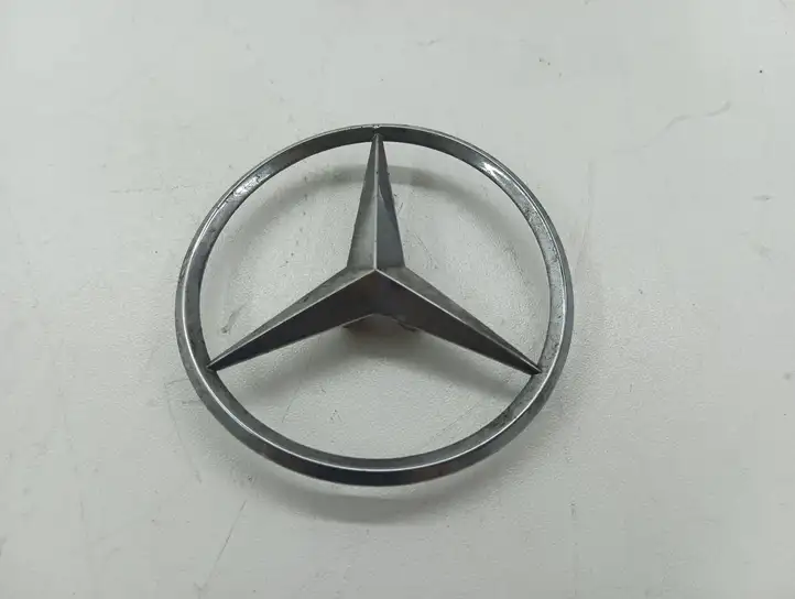 Mercedes-Benz C W203 (2000 - 2007) Эмблема производителя — фото 1