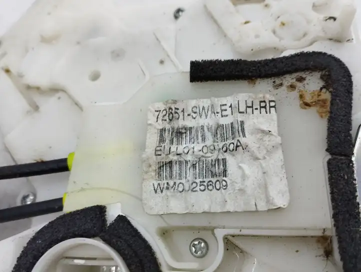 Honda CR-V (2009 - 2012) 72651SWAE1 Замок задней двери — фото 6