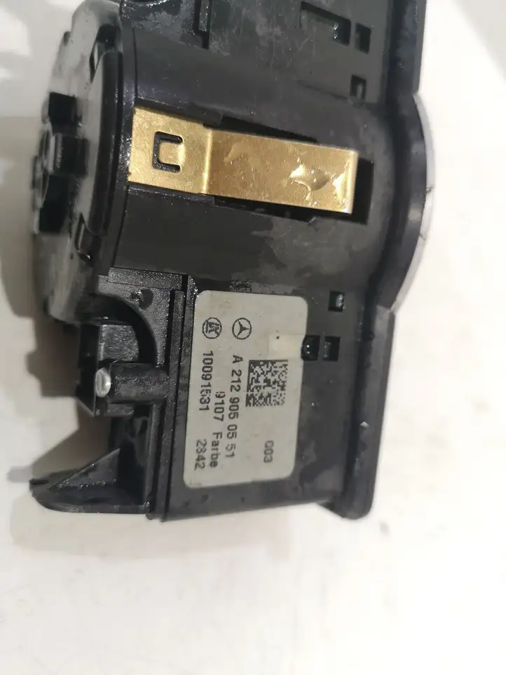 Mercedes-Benz A W176 (2012 - 2018) A2129050551 Включатель фонарей — фото 4
