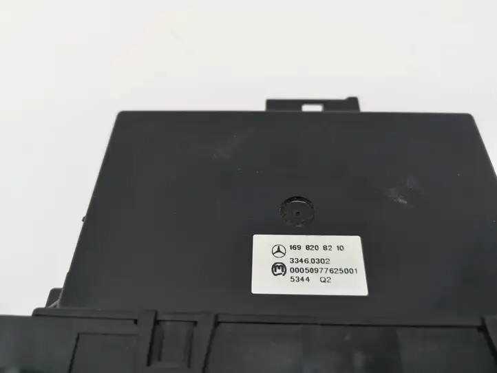 Mercedes-Benz A W169 (2004 - 2012) 1698208210 Кнопка парктроника — фото 4