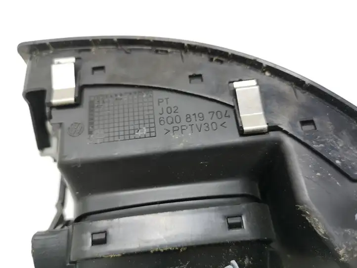 Volkswagen Polo (2001 - 2005) 6Q0819704 Боковой воздушный дефлектор — фото 5