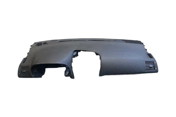 0501005020 Toyota Avensis T270 Panelė