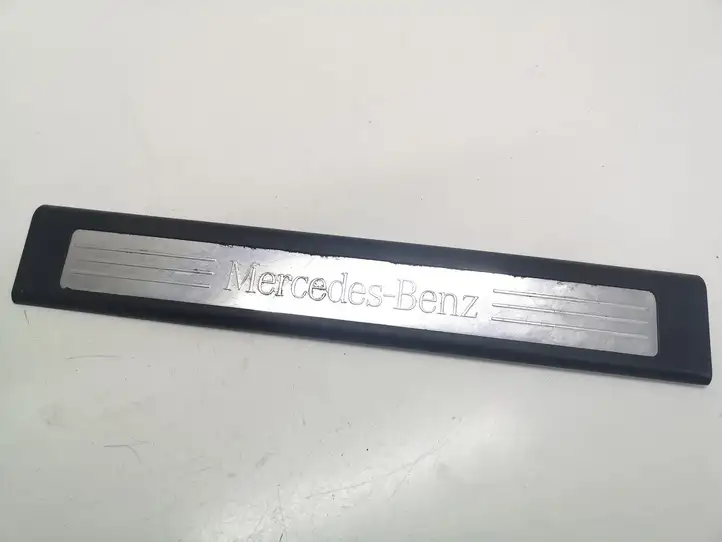 Mercedes-Benz GL X164 (2006 - 2012) A1646803435 Внутренняя отделка переднего порога — фото 1