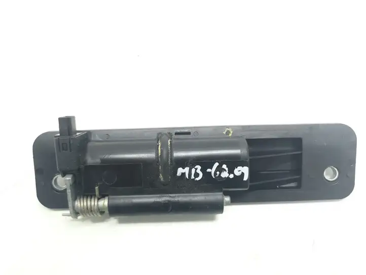 Mercedes-Benz GL X164 (2006 - 2012) A1647400493 Кнопка закрытия крышки багажника — фото 2