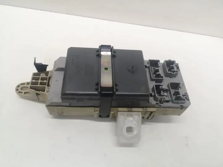 Lexus GS 300 350 430 (2000 - 2004) 8922130070 Блок предохранителей — фото 3