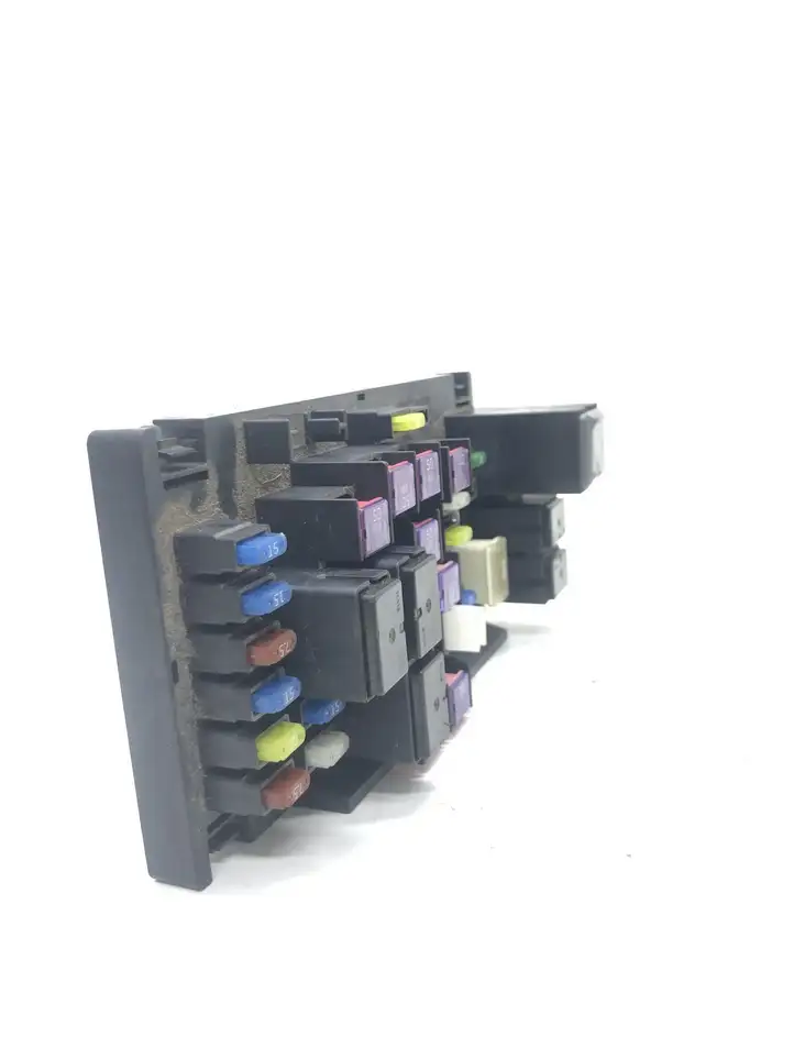 Subaru Outback (2007 - 2009) 82241AG06025 Блок предохранителей — фото 4