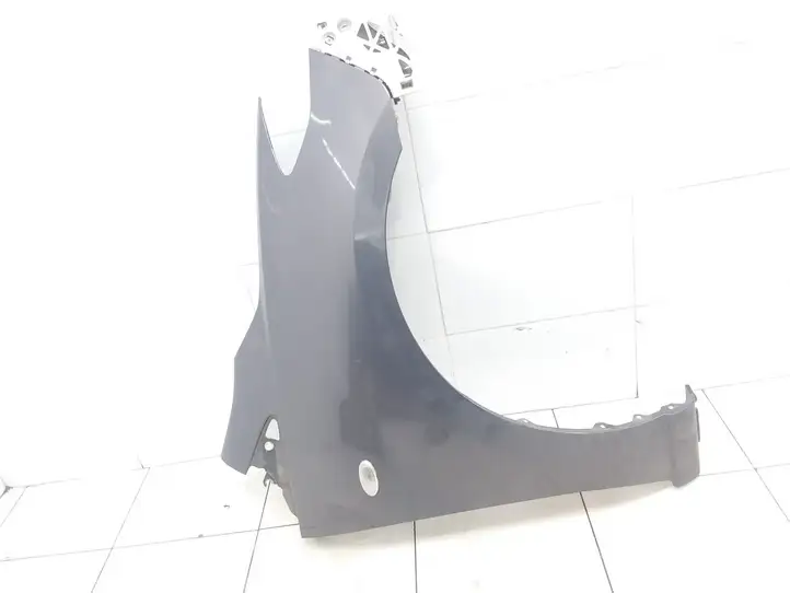 Mazda 5 (2005 - 2010)   Крыло