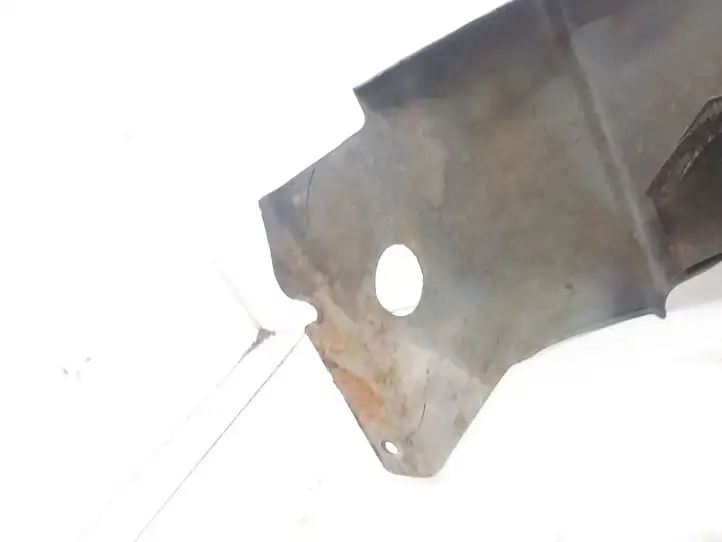 Mazda 5 (2005 - 2010)   Крыло