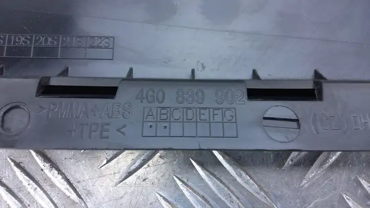 Audi A6 C7 (2011 - 2014) 4G0839902 Накладка стекла задней двери — фото 2