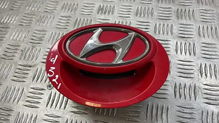 Hyundai i20 (PB PBT) (2008 - 2012) 817211J020 Ручка крышки багажника — фото 1
