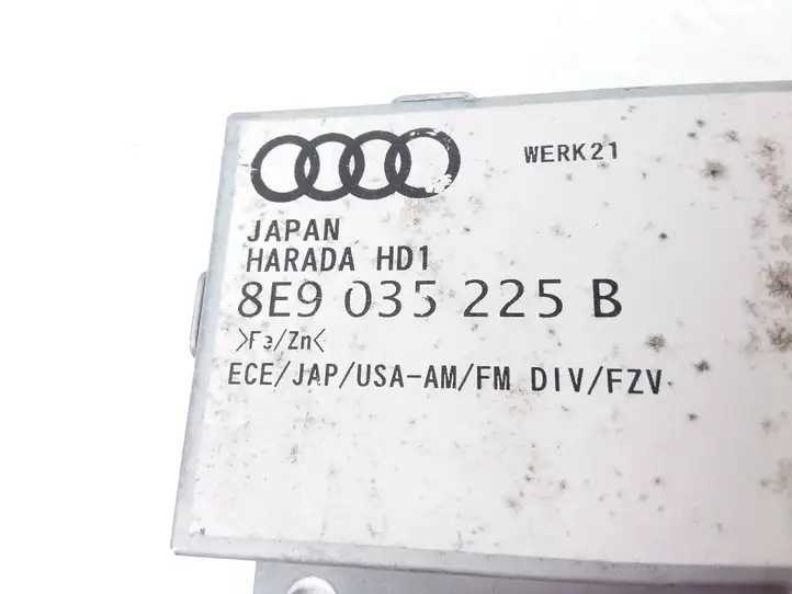 Audi A4 S4 B6 8E 8H (2000 - 2006) 8E9035225B Усилитель антенны — фото 3