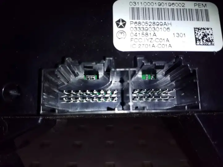 Jeep Grand Cherokee (2010 - 2021) P68052899AH Блок бесключевого доступа — фото 4