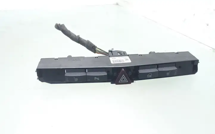 Opel Astra H (2004 - 2009) 13100110 Включатель аварийных фонарей — фото 1