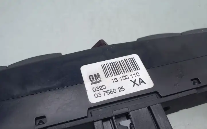 Opel Astra H (2004 - 2009) 13100110 Включатель аварийных фонарей — фото 3